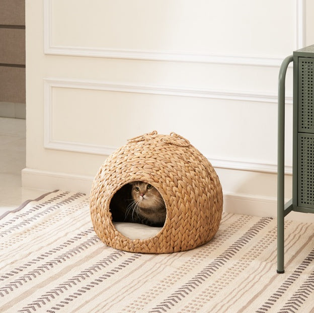 Rava – Handwoven Rattan Cat Bed