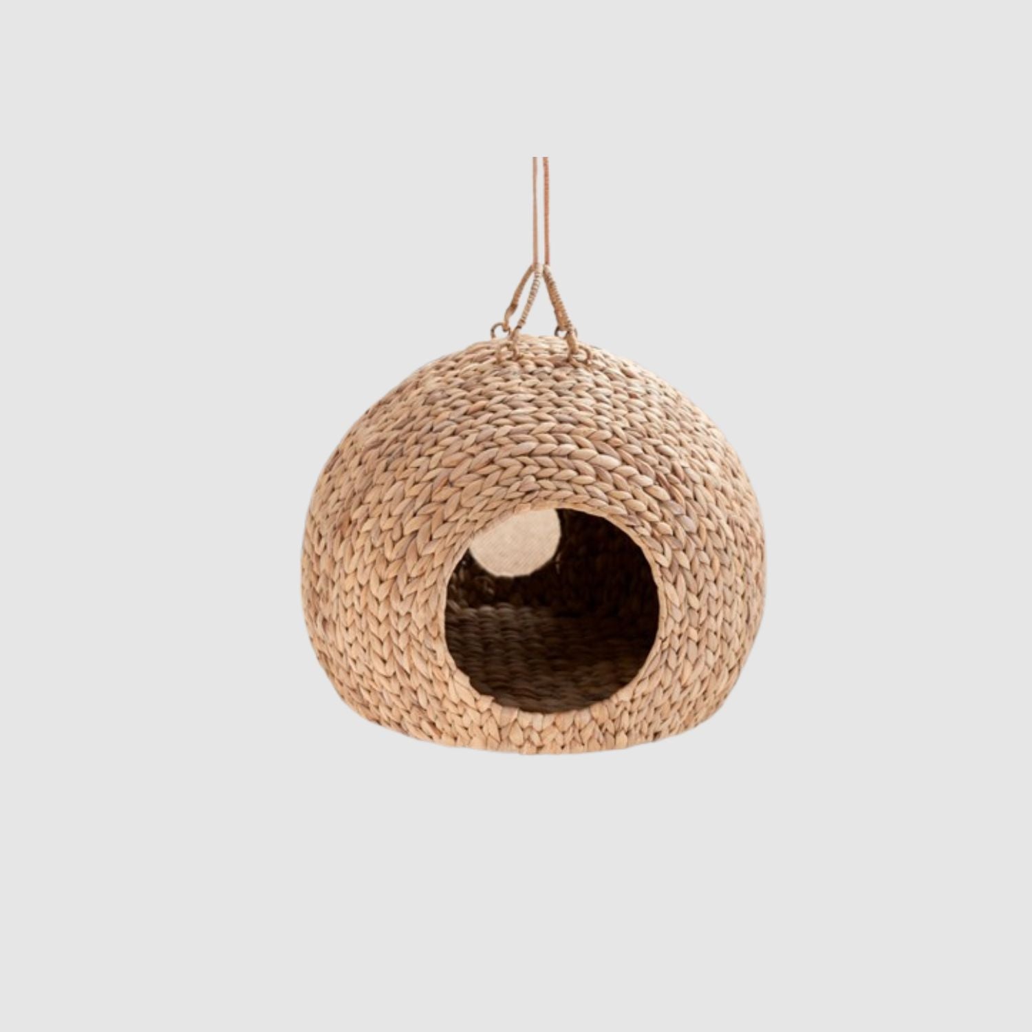 Rava – Handwoven Rattan Cat Bed