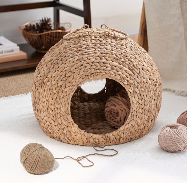Rava – Handwoven Rattan Cat Bed